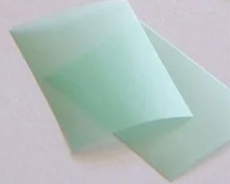 半透明の口腔用薄膜フィルム